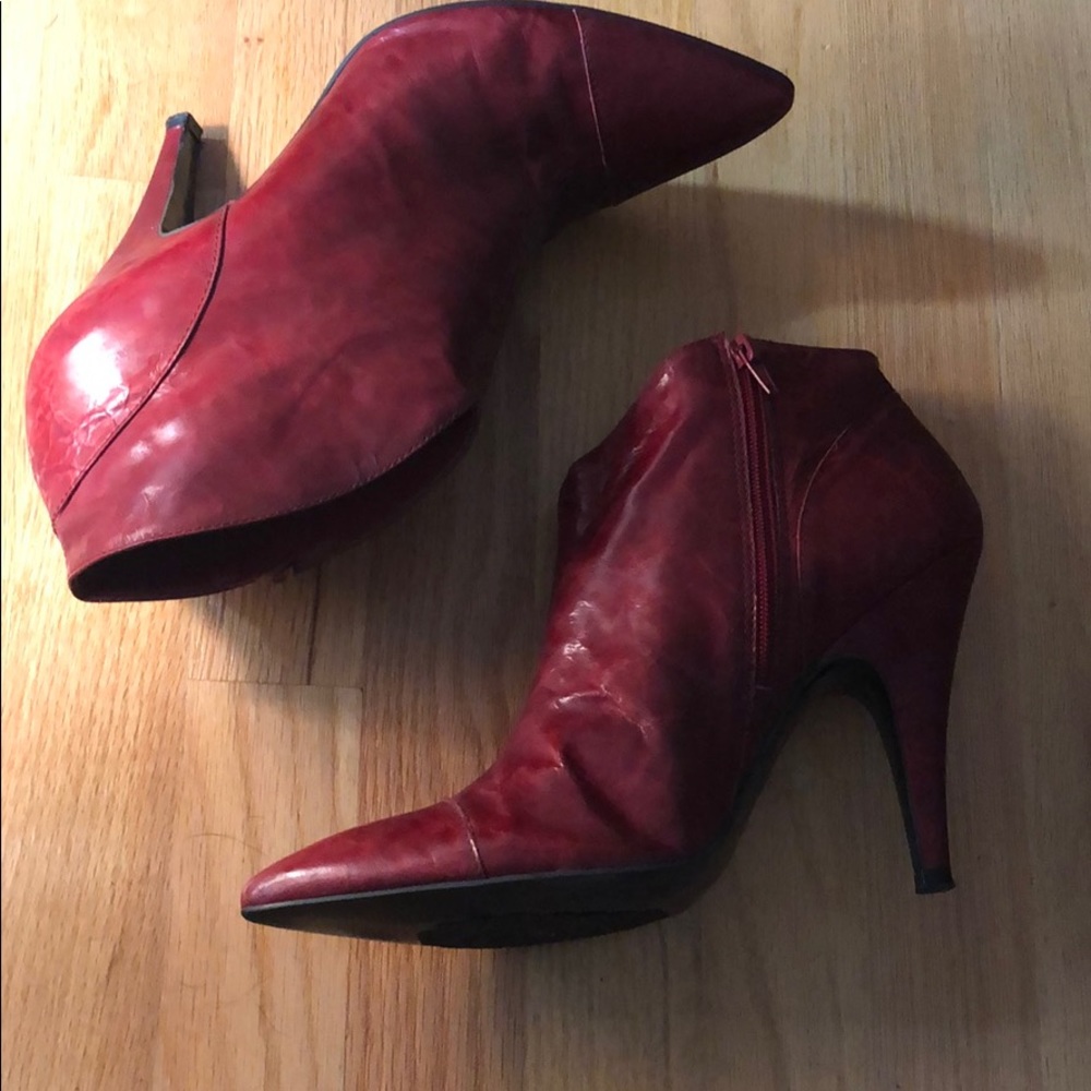 🔥🔥RED HOT BCBG GIRL RED BOOTIES!🔥🔥